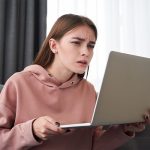 Ketika Dunia Bergerak Lebih Cepat, Mata Kita Dituntut Bekerja Lebih Keras: Mengapa Kesehatan Mata Menjadi Investasi Penting di Era Digital?